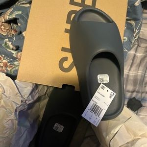Size 5 slate gray Yeezy slides